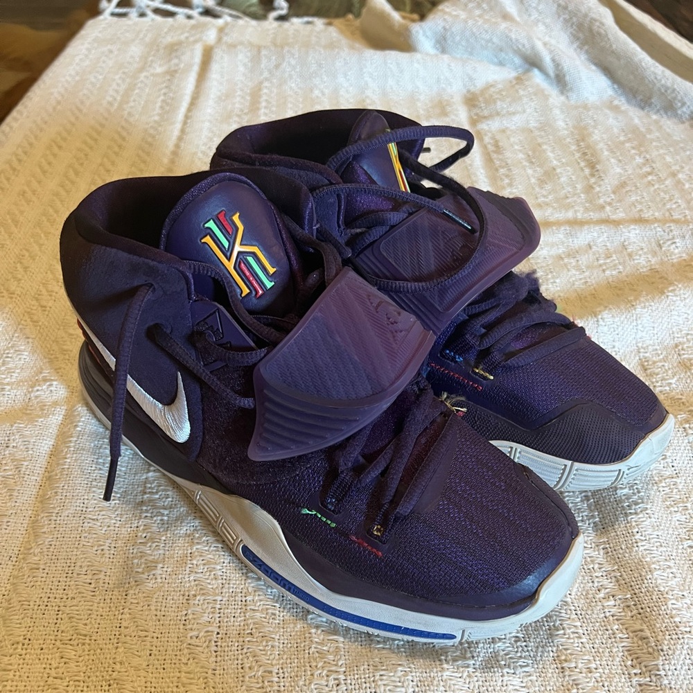 Kyries size 10